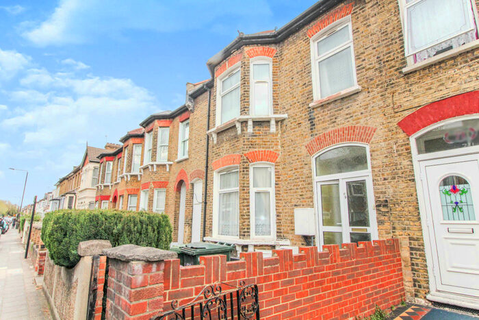 3 Bedroom Flat To Rent In Stopford Road, Plaistow, London, E13