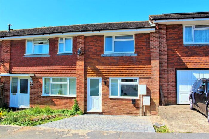 2 Bedroom House To Rent In Hythe Crescent, Seaford, BN25
