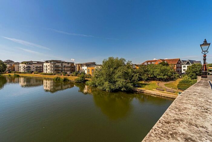2 Bedroom Flat To Rent In Bridge Wharf, Chertsey, KT16