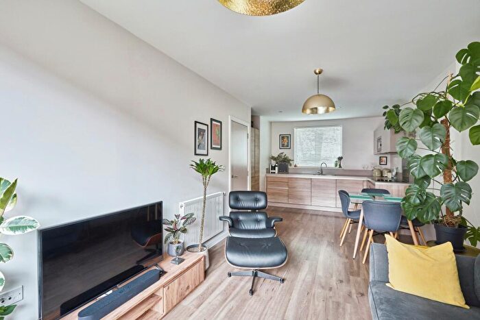 2 Bedroom Flat For Sale In Hammersley Road, London, E16