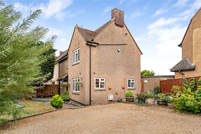3 Bedroom Semi-Detached House For Sale In Stanbridge Road, Haddenham, Aylesbury, Buckinghamshire, HP17