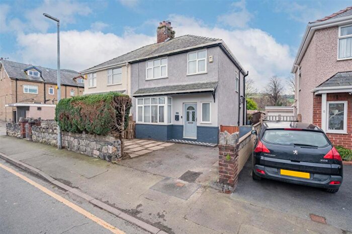 3 Bedroom Semi-Detached House For Sale In Bryn Marl Road, Mochdre, LL28