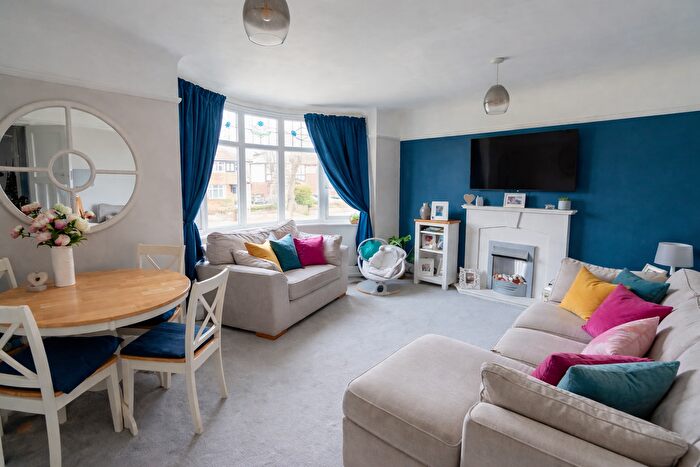 2 Bedroom Flat For Sale In Christchurch Road, Bournemouth, BH7