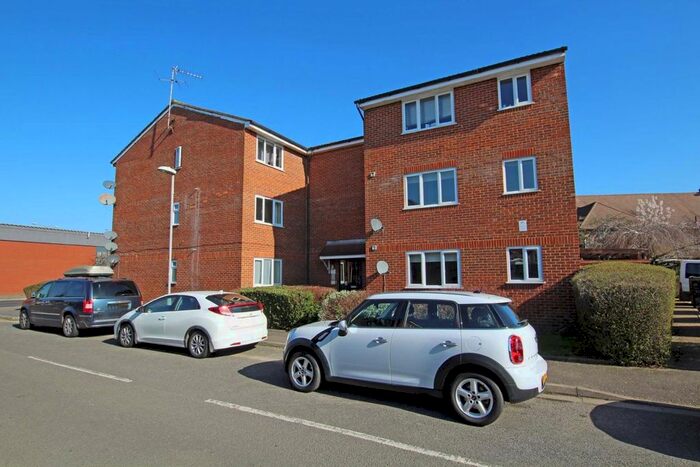 1 Bedroom Flat To Rent In Ranyard Close, Chessington, KT9