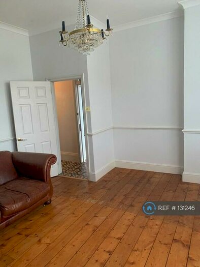 2 Bedroom Flat To Rent In Southend On Sea, Southend-On-Sea, SS1