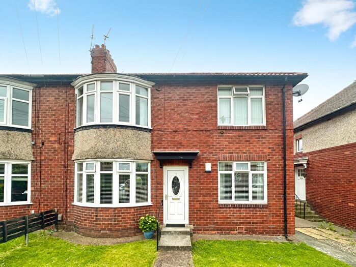 2 Bedroom Flat For Sale In Ferndene Grove, High Heaton, Newcastle Upon Tyne, NE7