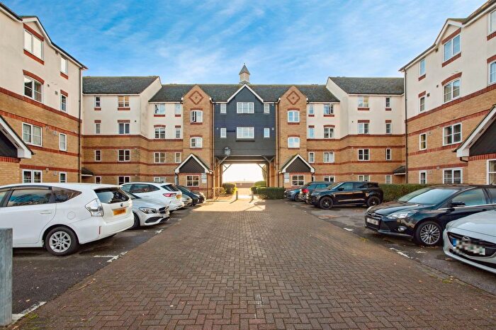 1 Bedroom Studio For Sale In Lewes Close, Grays, RM17