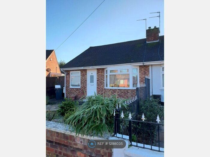 2 Bedroom Bungalow To Rent In Grampian Way, Moreton, Wirral CH46