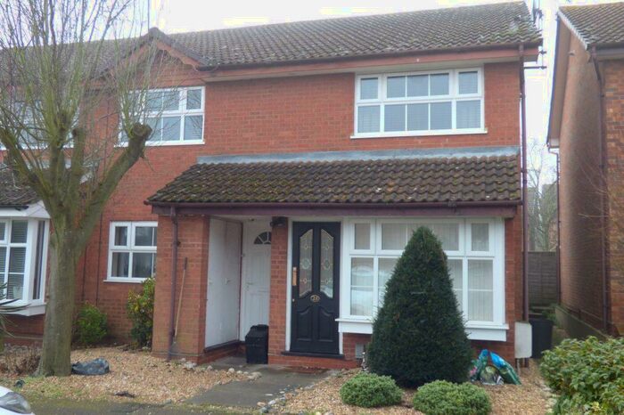2 Bedroom Maisonette To Rent In Hurricane Way, Woodley, RG5