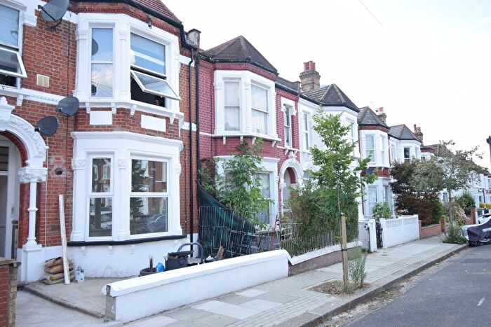 2 Bedroom Flat To Rent In Childebert Road, London, SW17