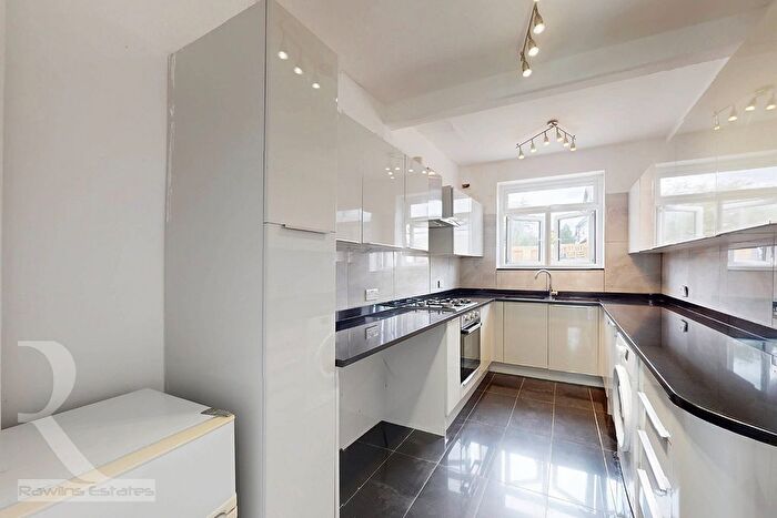 3 Bedroom Detached House To Rent In Hendale Avenue, London, NW4
