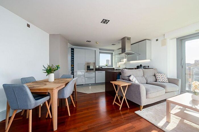 2 Bedroom Flat To Rent In Battersea, SW11