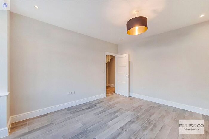 5 Bedroom Semi-Detached House To Rent In Park Chase, Wembley, HA9