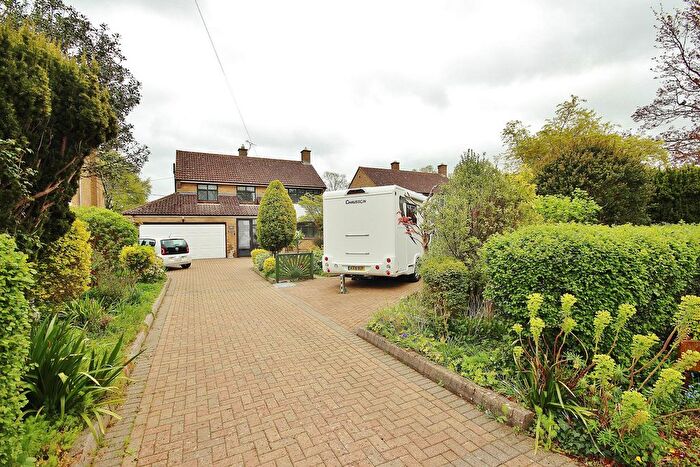 3 Bedroom Detached House For Sale In Meadowcroft, Wroslyn Road, Freeland, OX29