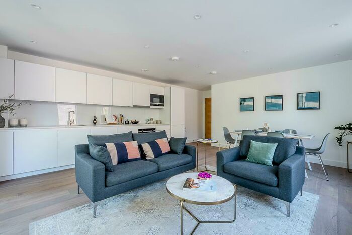 3 Bedroom Apartment To Rent In Prodigal Square, Hackney Gardens, E8