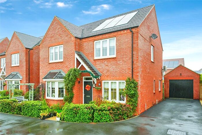 3 Bedroom House To Rent In Wenlock Drive, Bicester, OX26