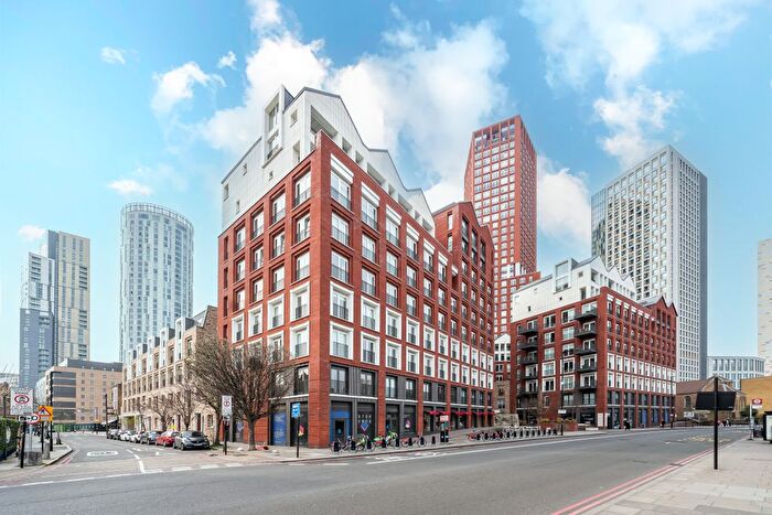 2 Bedroom Flat For Sale In Exchange Gardens, London, SW8
