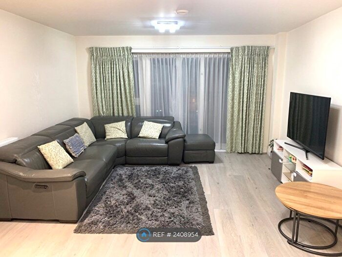 2 Bedroom Flat To Rent In Trevithick, Slough, SL1