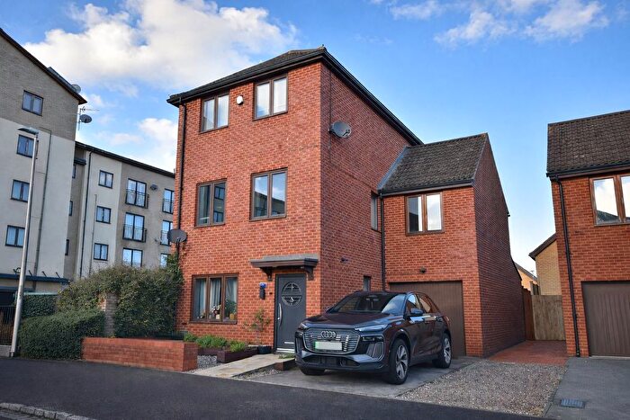 5 Bedroom Detached House For Sale In Oakworth Avenue, Broughton, Milton Keynes, MK10