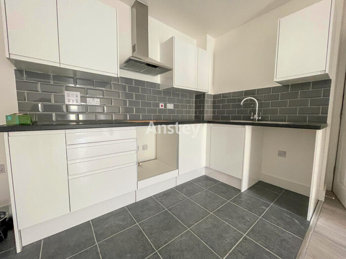 3 Bedroom Flat To Rent In Portswood Road, Southampton, SO17