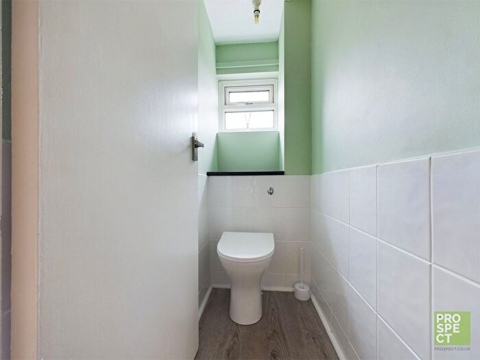 3 Bedroom Terraced House For Sale In The Chantrys, Farnham, Surrey, GU9