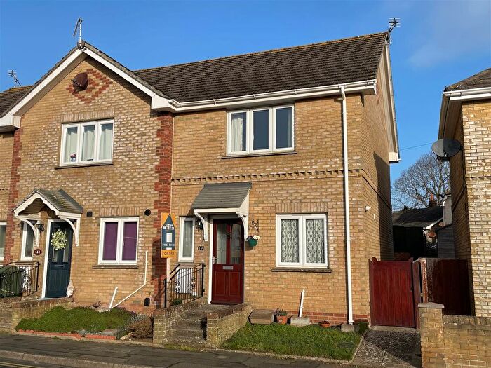 2 Bedroom Property For Sale In Green Lane, Lake, PO36