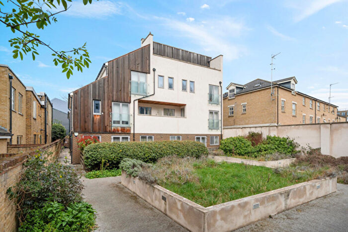 1 Bedroom Flat For Sale In Mile End Road, Whitechapel, E1