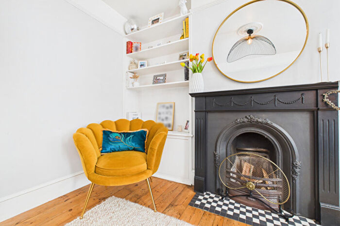 2 Bedroom Cottage For Sale In Crescent Road, Hemel Hempstead, HP2
