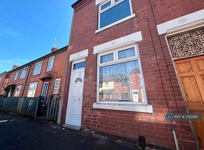3 Bedroom Semi-Detached House To Rent In Surrey Street, Leicester, LE4