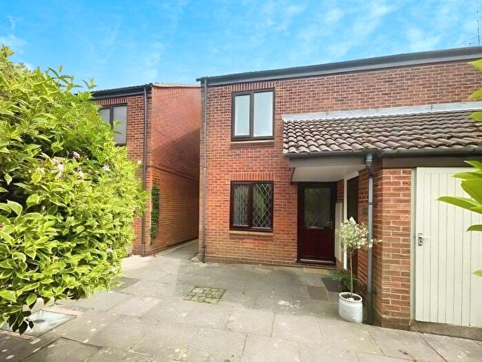 2 Bedroom Flat To Rent In Willowdale Grange, Wolverhampton, West Midlands, WV6