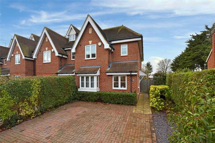 3 Bedroom Semi-Detached House To Rent In Hatch Lane, Windsor, Berkshire, SL4