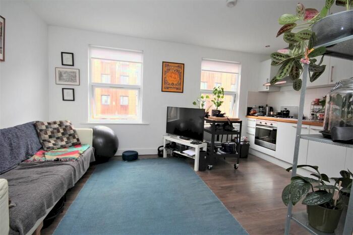 1 Bedroom Flat To Rent In Caledonian Road, London, N7