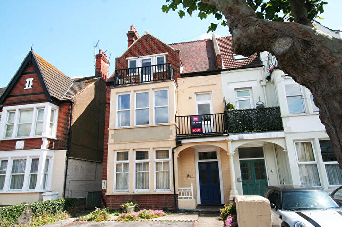 1 Bedroom Flat To Rent In Manor Road, Westcliff On Sea, Essex, SS0