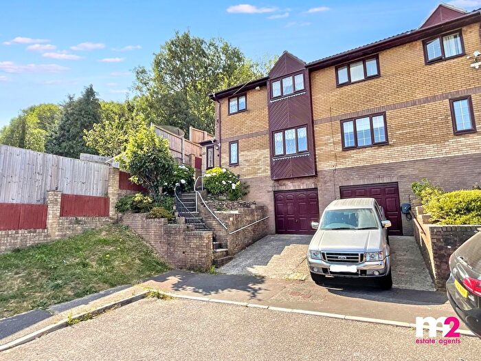 3 Bedroom Semi-Detached House For Sale In Cotswold Close, Newport, NP19