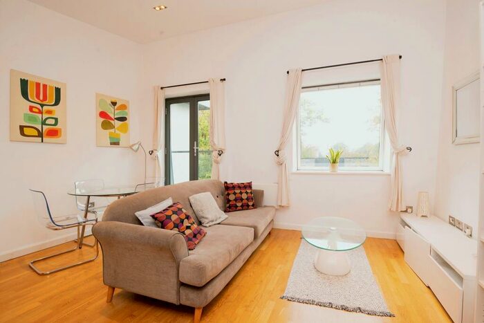 2 Bedroom Apartment To Rent In Gwynt Mews, Pontcanna, CF11