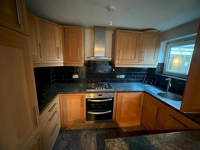 2 Bedroom Flat To Rent In Saints Drive, Forest Gate, E7