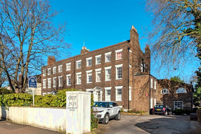 1 Bedroom Flat To Rent In Woodford Road, London, E18