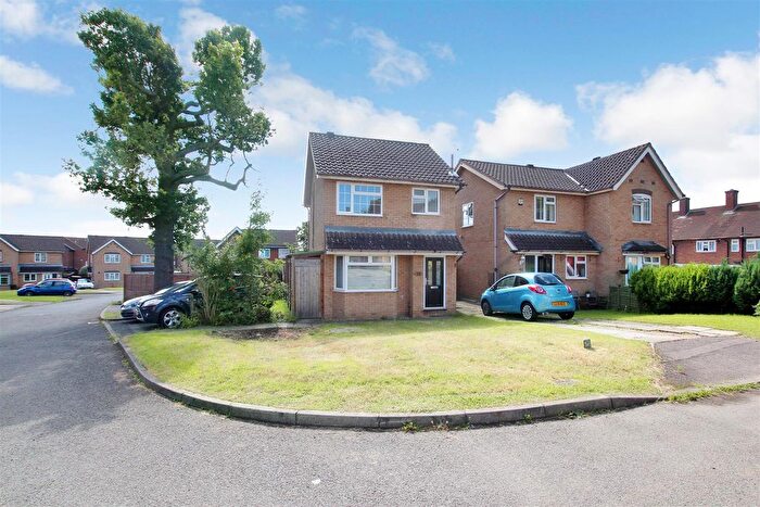 3 Bedroom Detached House To Rent In St. Annes Close, Watford, WD19