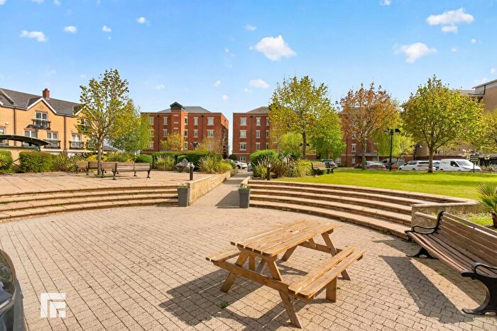 2 Bedroom Apartment For Sale In Adventurers Quay, Cardiff, CF10