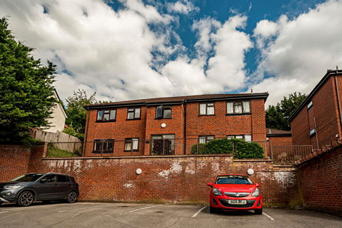 2 Bedroom Flat For Sale In Kaybridge Close, High Wycombe, HP13