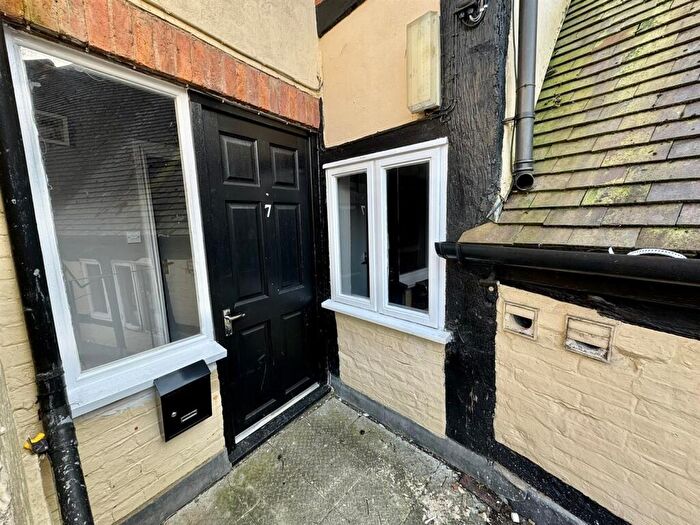 1 Bedroom Flat To Rent In Court Lane, Newent, GL18