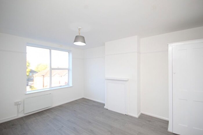 5 Bedroom Flat To Rent In Bordars Walk, Hanwell, London, W7