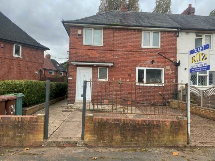 3 Bedroom Semi-Detached House To Rent In Amberton Crescent, Leeds, LS8