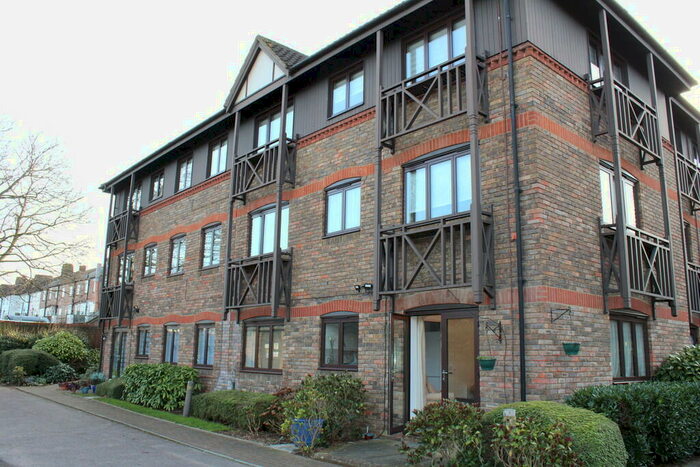 1 Bedroom Flat To Rent In Vienna Close, Clayhall, IG5