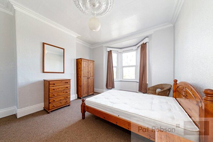 3 Bedroom Flat To Rent In Salters Road, Gosforth, Newcastle Upon Tyne, NE3