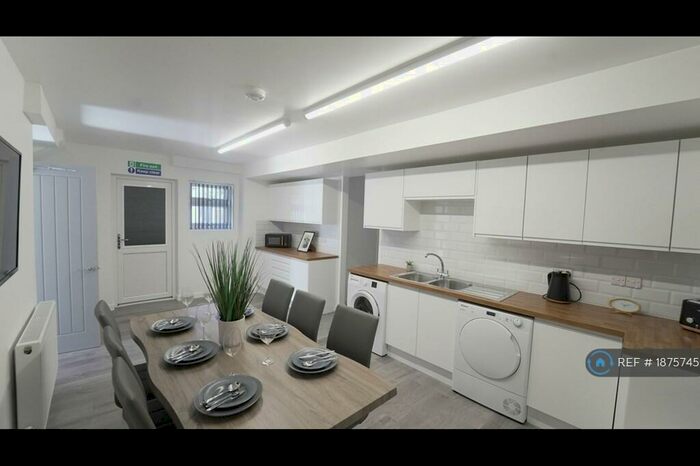 6 Bedroom End Of Terrace House To Rent In Charter Avenue, Coventry, CV4