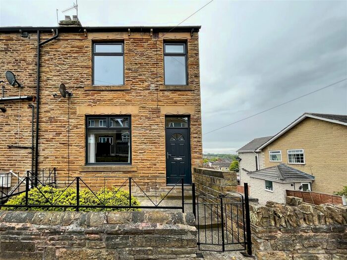 3 Bedroom End Of Terrace House To Rent In Brookroyd Lane, Birstall, Batley, WF17
