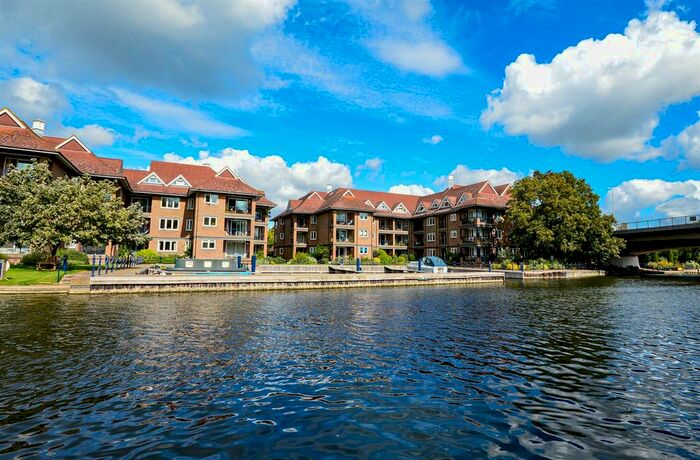 3 Bedroom Flat To Rent In The Eights Marina, Mariners Way, Cambridge, CB4