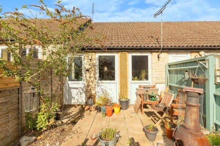 1 Bedroom Property To Rent In Longwall, Brackley, NN13