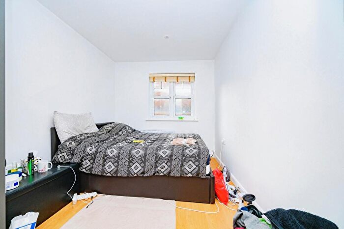 2 Bedroom Flat For Sale In Farley Hill, Luton, Bedfordshire, LU1